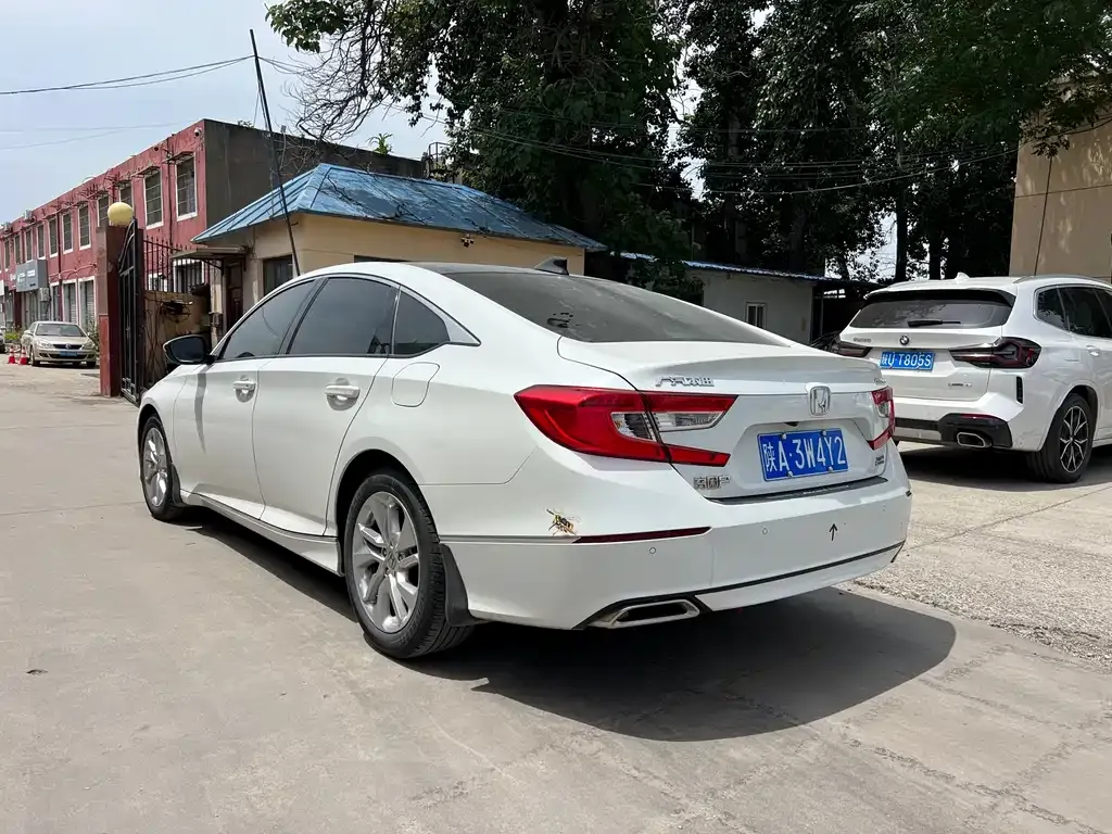 Honda Accord — фото 10