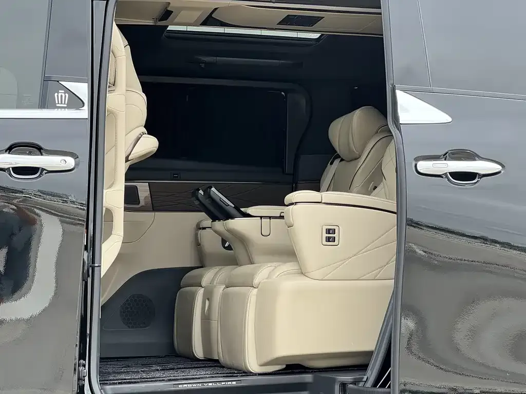 Toyota Vellfire — фото 7