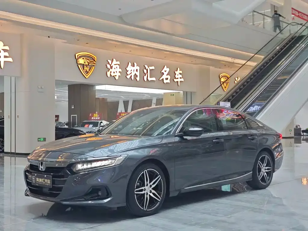 Honda Accord — фото 1