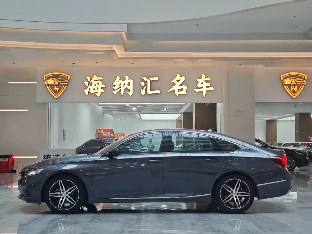 Honda Accord — фото 10