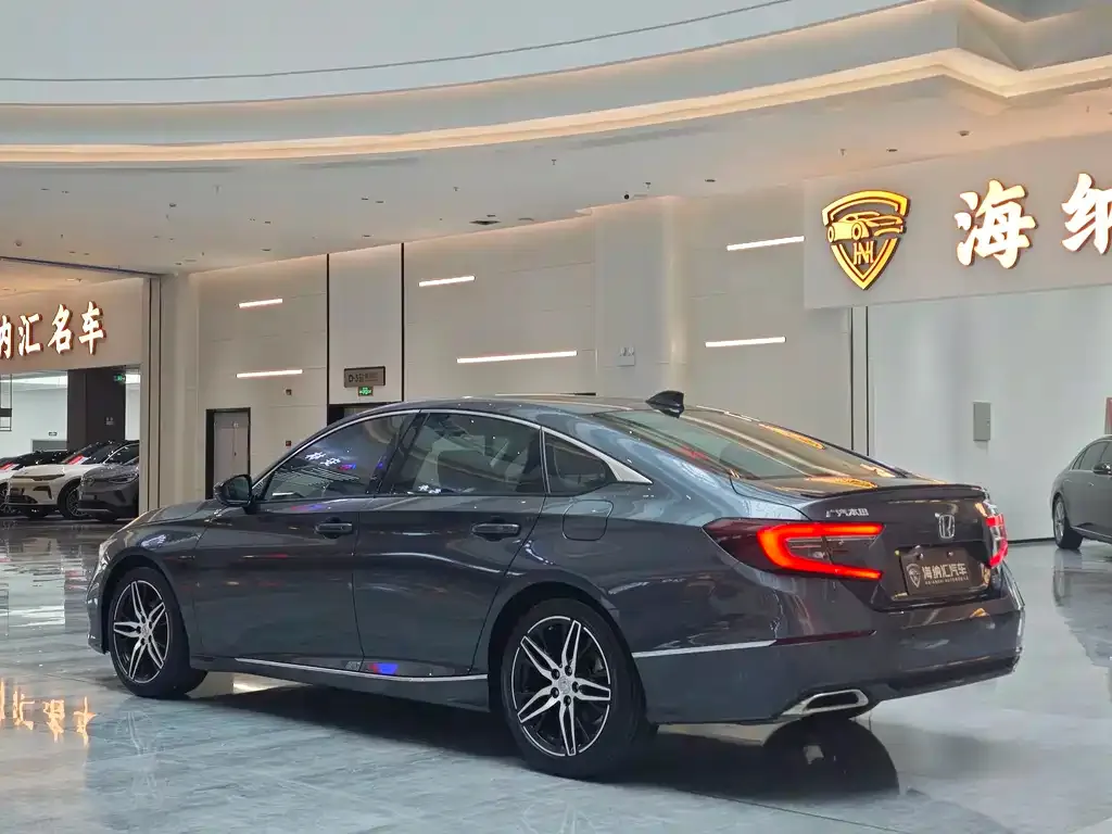 Honda Accord — фото 7