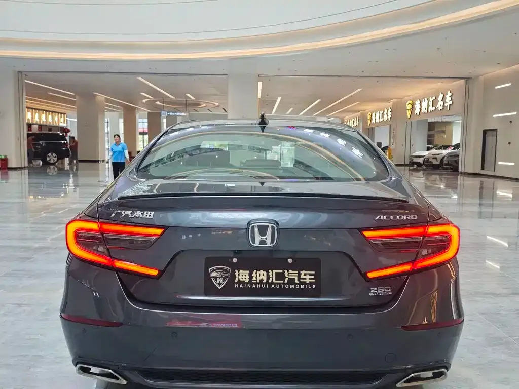 Honda Accord — фото 9