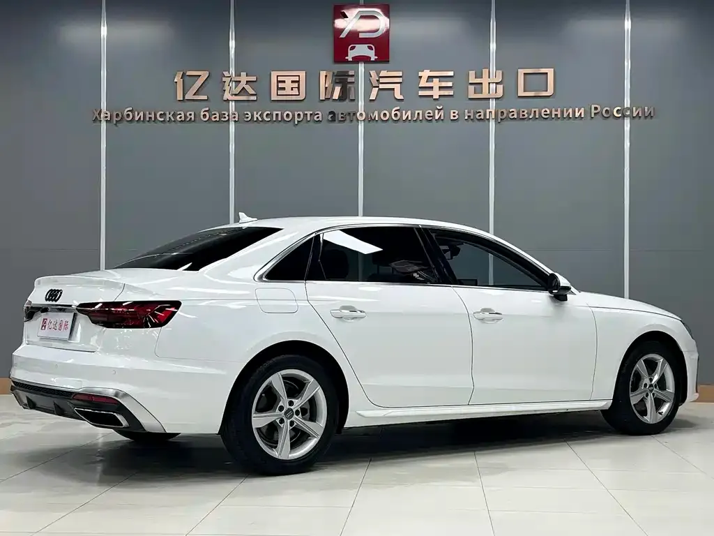 Audi A4L 2021 из CN, фото 4
