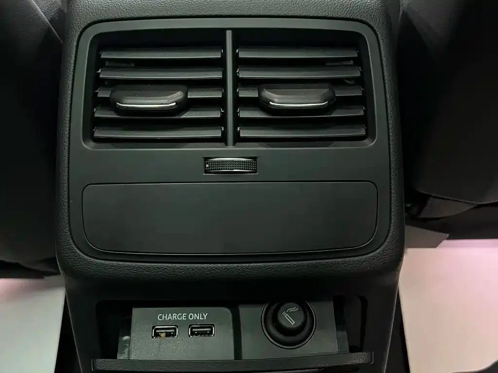 Audi A4L 2021 из CN, фото 2