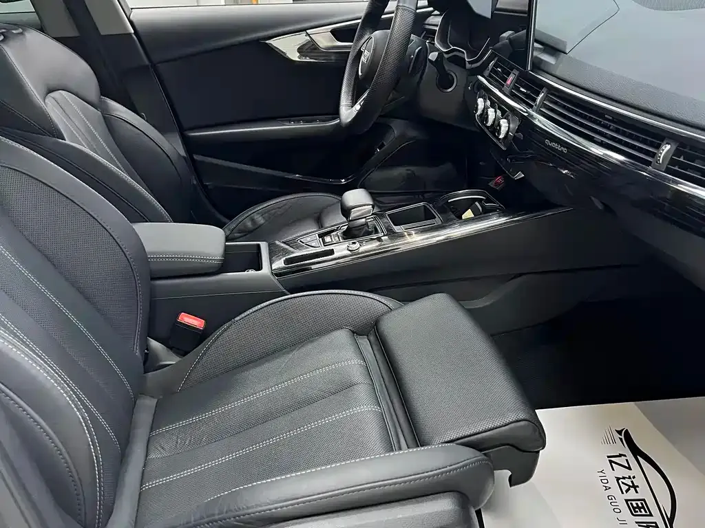 Audi A4L 2021 из CN, фото 10