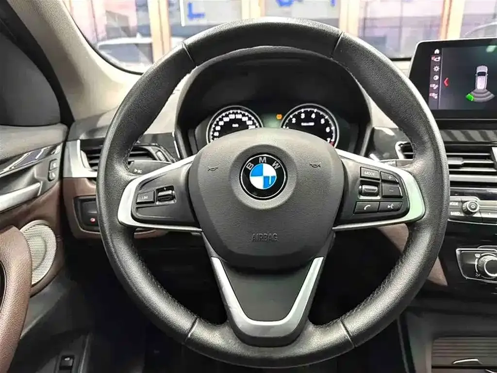 BMW X1 — фото 7