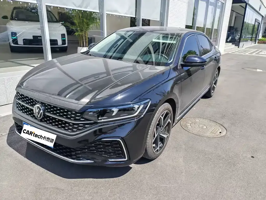 Volkswagen Passat — фото 1