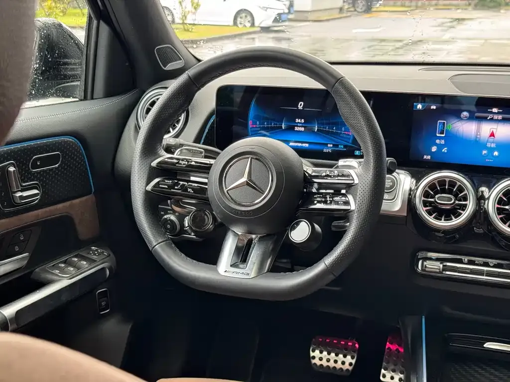Mercedes-Benz GLB AMG — фото 6