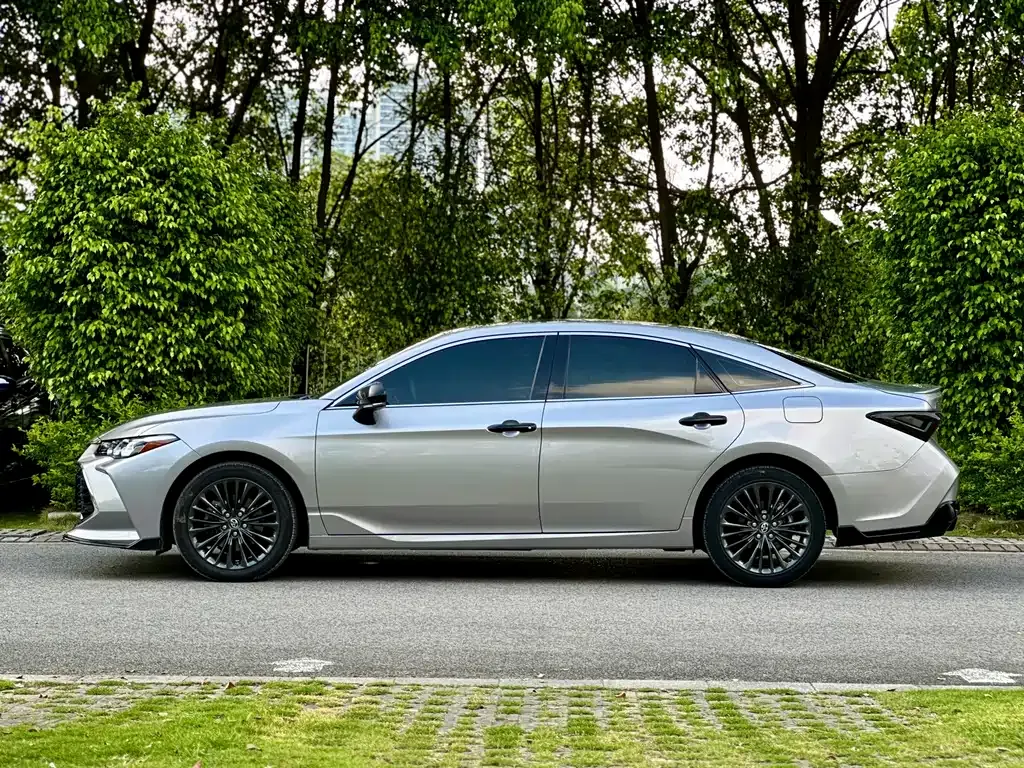 Toyota Avalon — фото 10