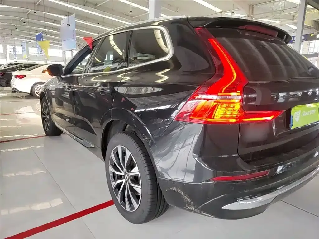 Volvo XC60 — фото 9