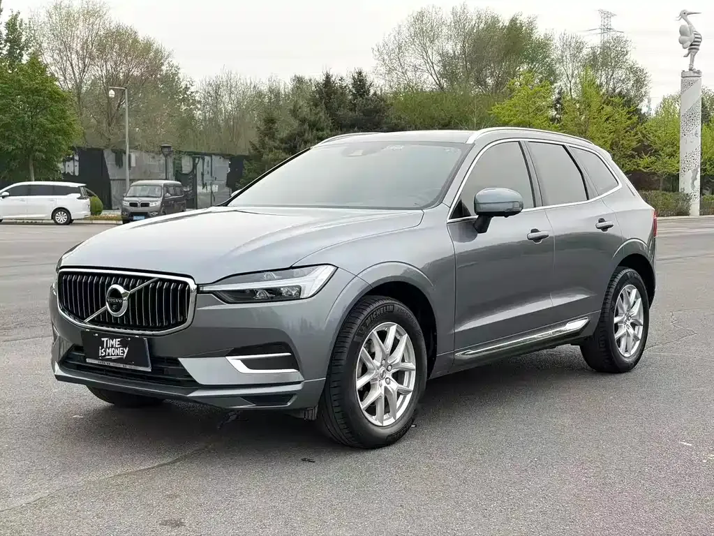 Volvo XC60 — фото 1
