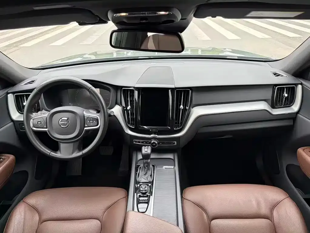 Volvo XC60 — фото 2