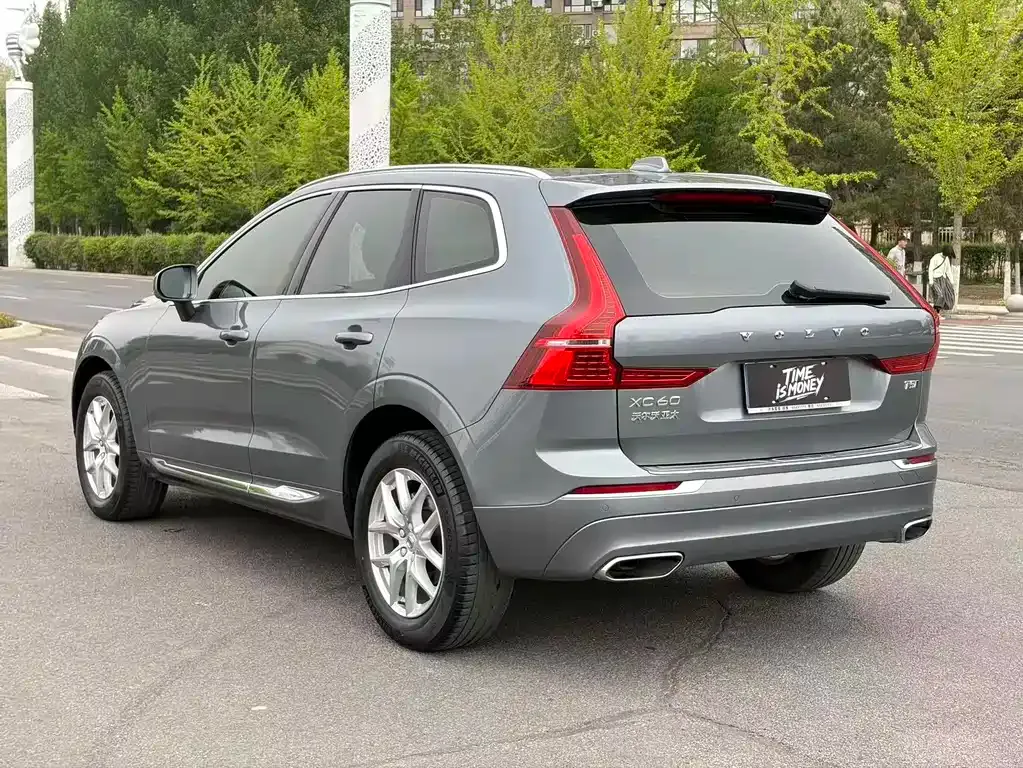 Volvo XC60 — фото 6
