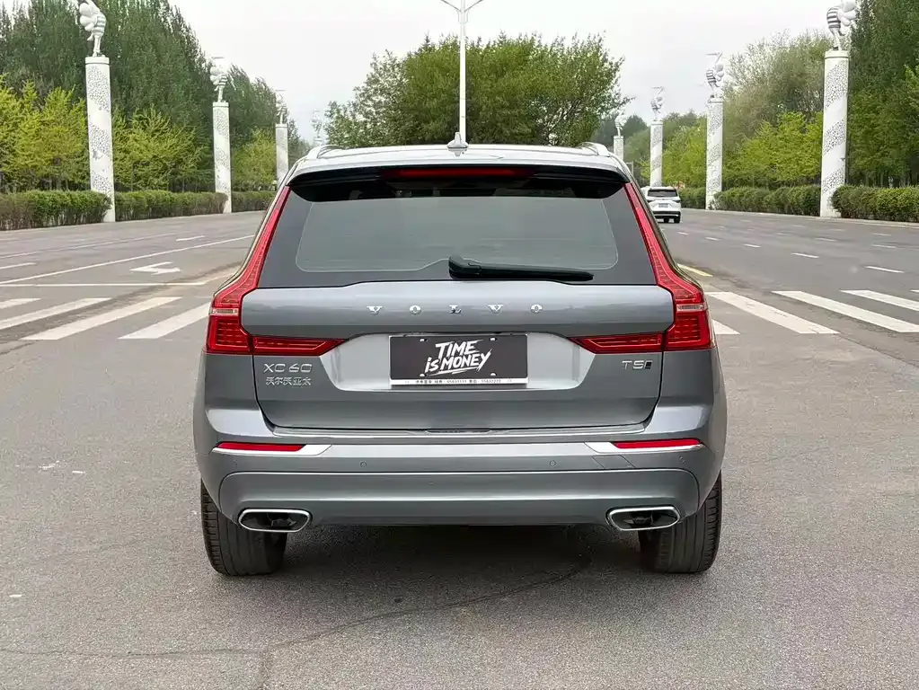 Volvo XC60 — фото 9