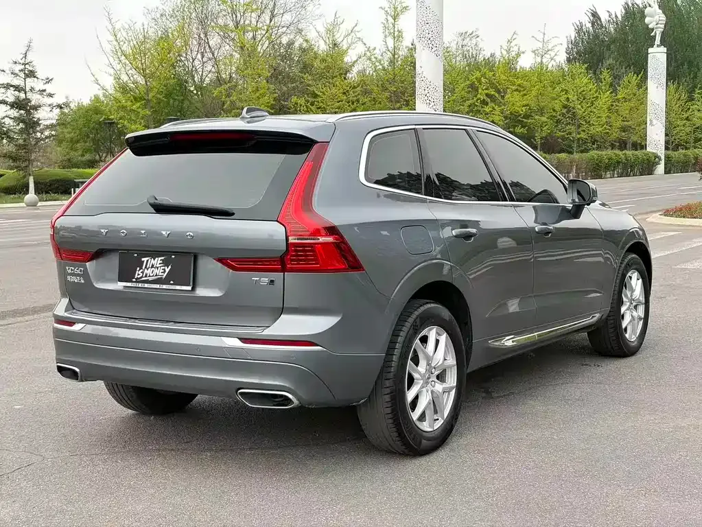 Volvo XC60 — фото 8