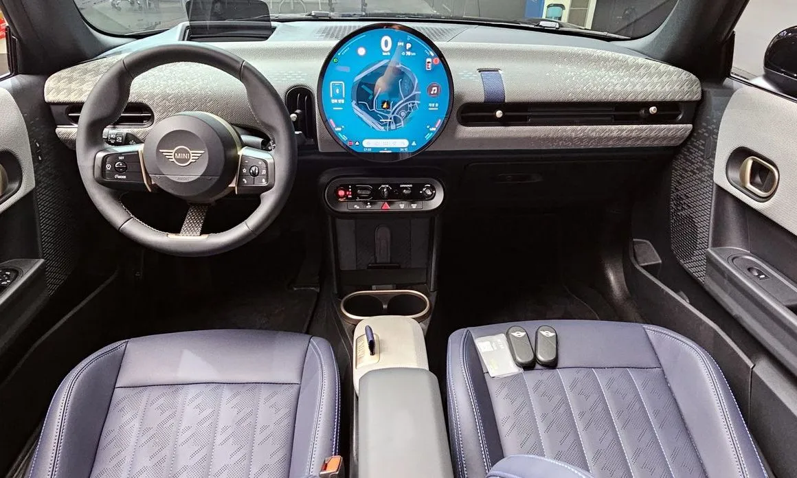 Mini Cooper Convertible 2026 из KR, фото 8