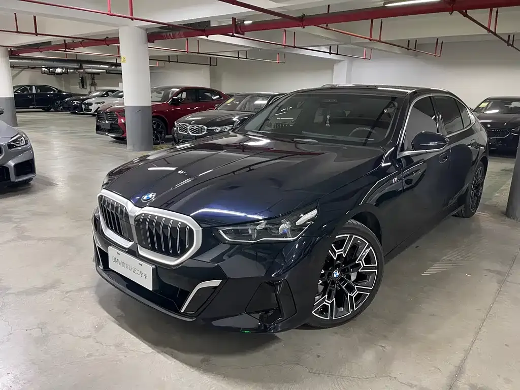 BMW 5 Series — фото 1