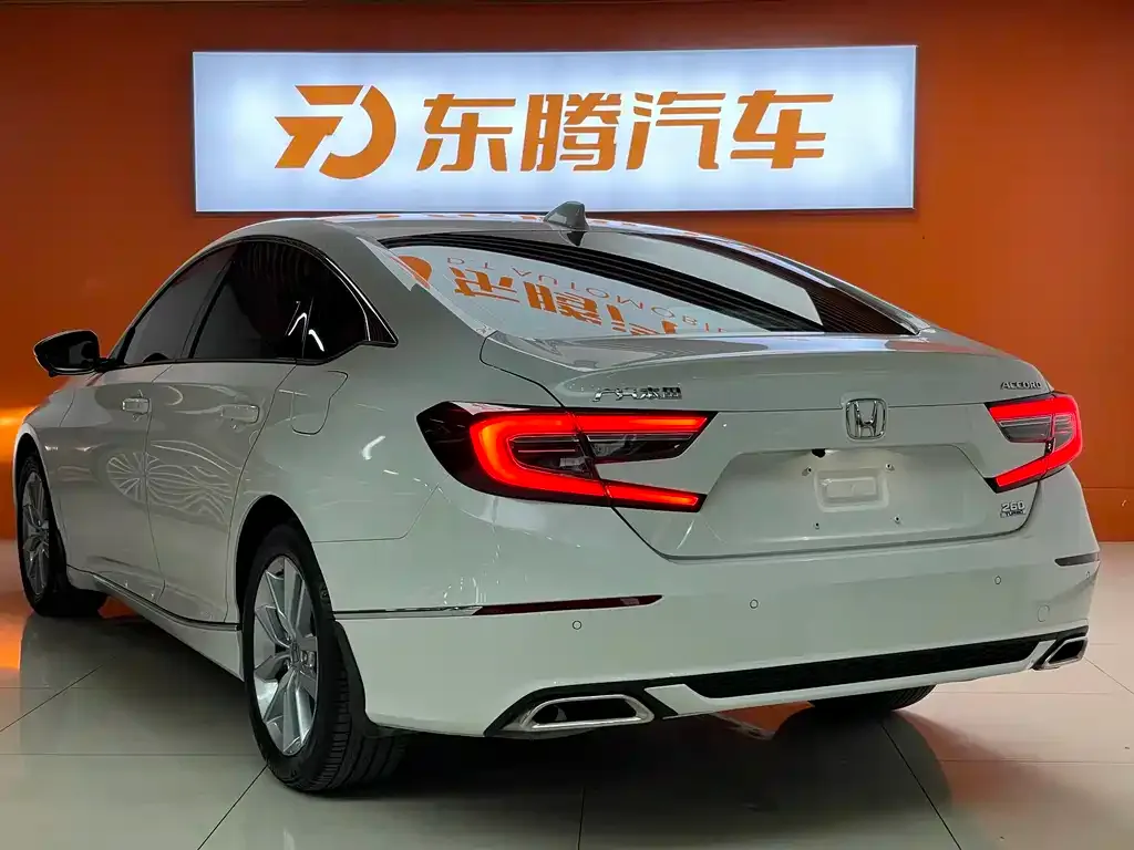 Honda Accord — фото 9