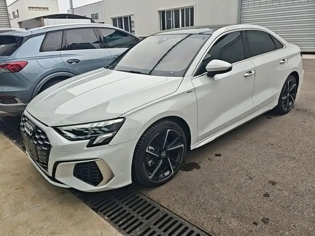 Audi A3 — фото 1