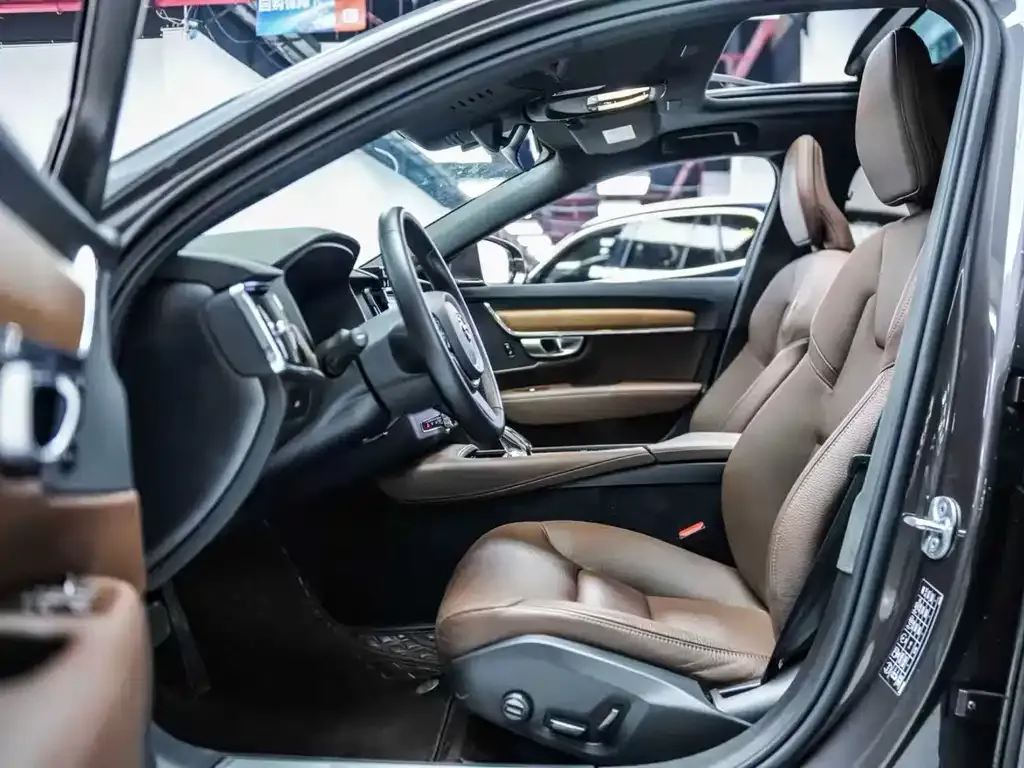 Volvo S90 — фото 10