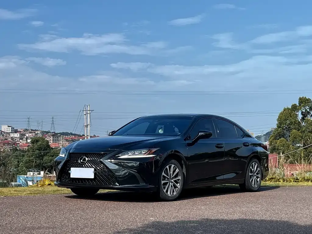 Lexus ES — фото 1