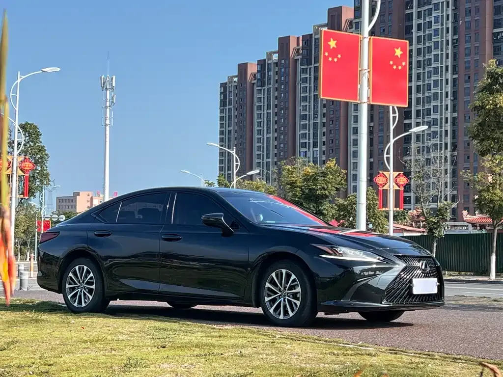 Lexus ES — фото 8
