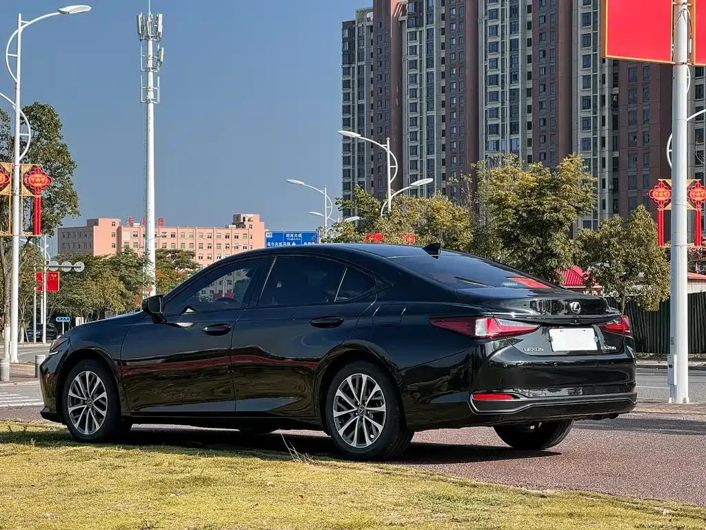 Lexus ES — фото 6