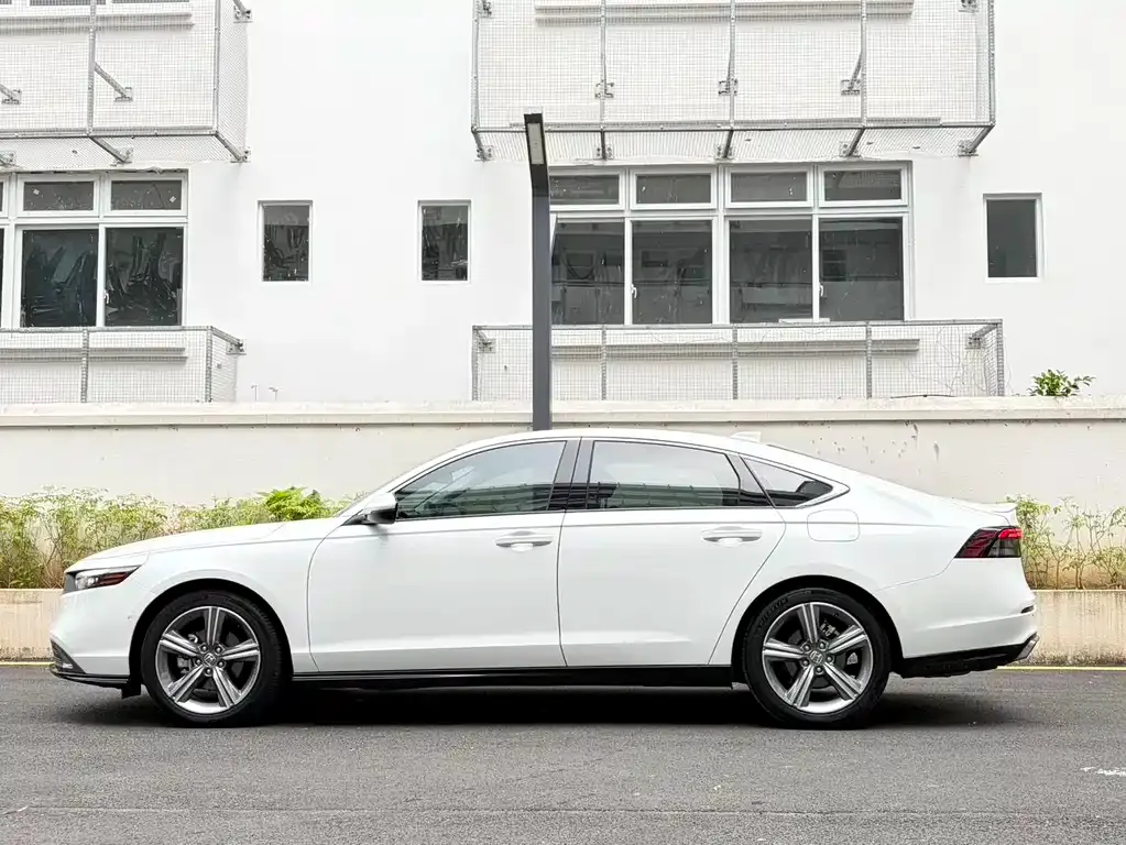 Honda Accord — фото 6
