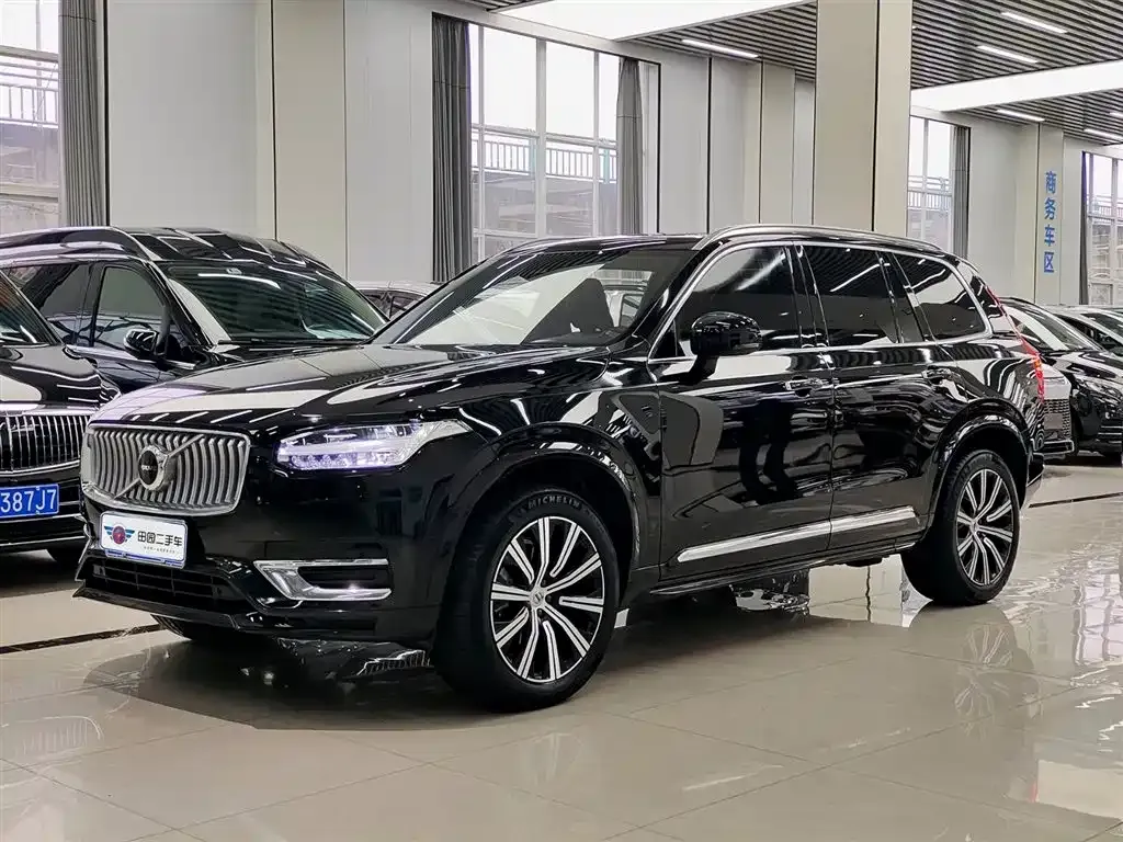 Volvo XC90 — фото 1