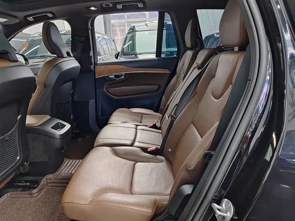 Volvo XC90 — фото 10