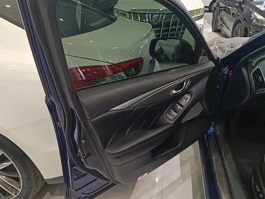 Infiniti Q50L 2021 из CN, фото 5