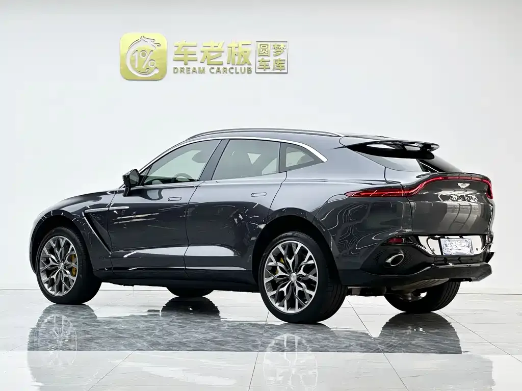Aston Martin DBX — фото 10