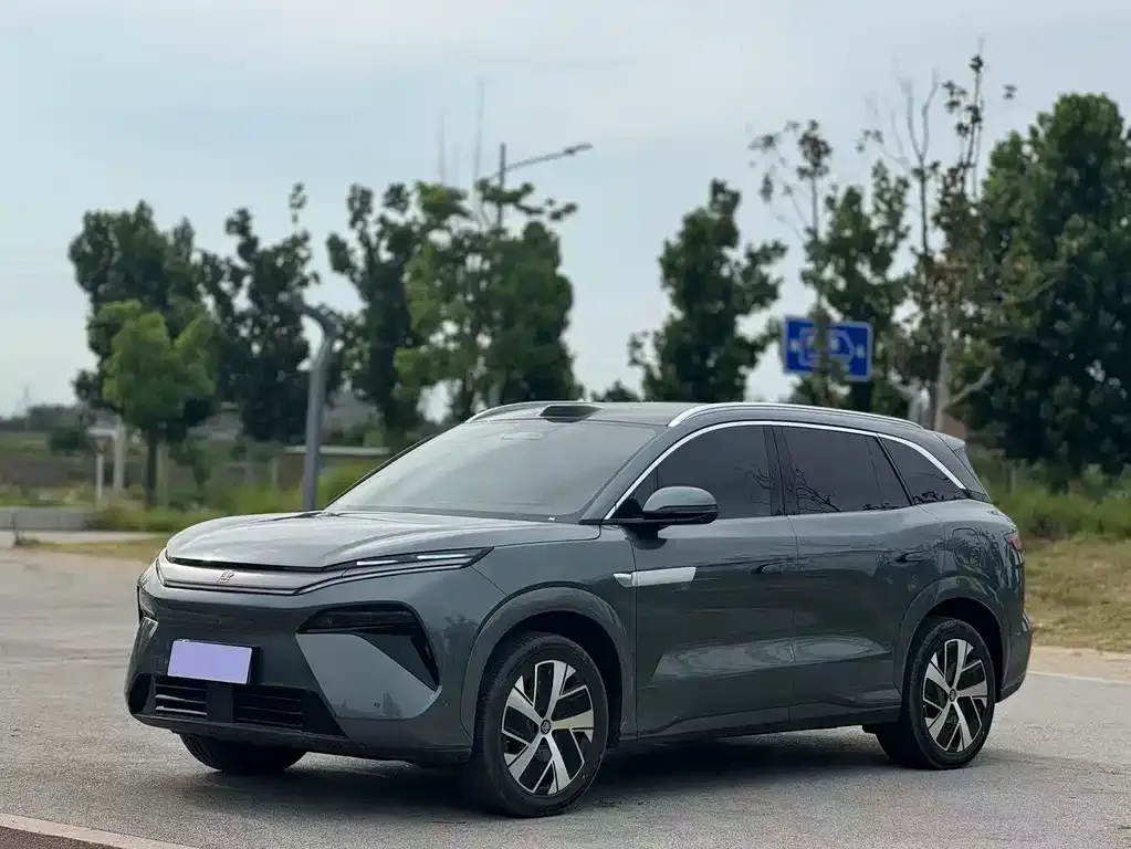 BYD Tang L — фото 1