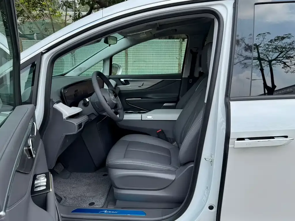Buick GL8 Hybrid — фото 2