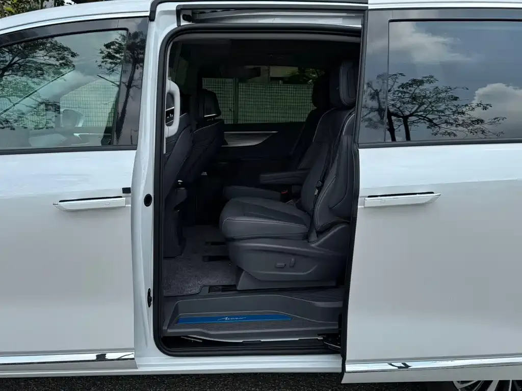 Buick GL8 Hybrid — фото 4