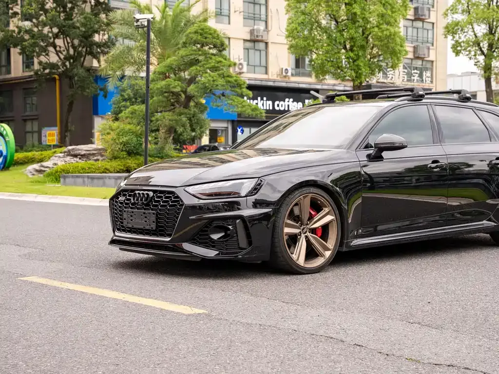 Audi RS 4 2023 из CN, фото 7