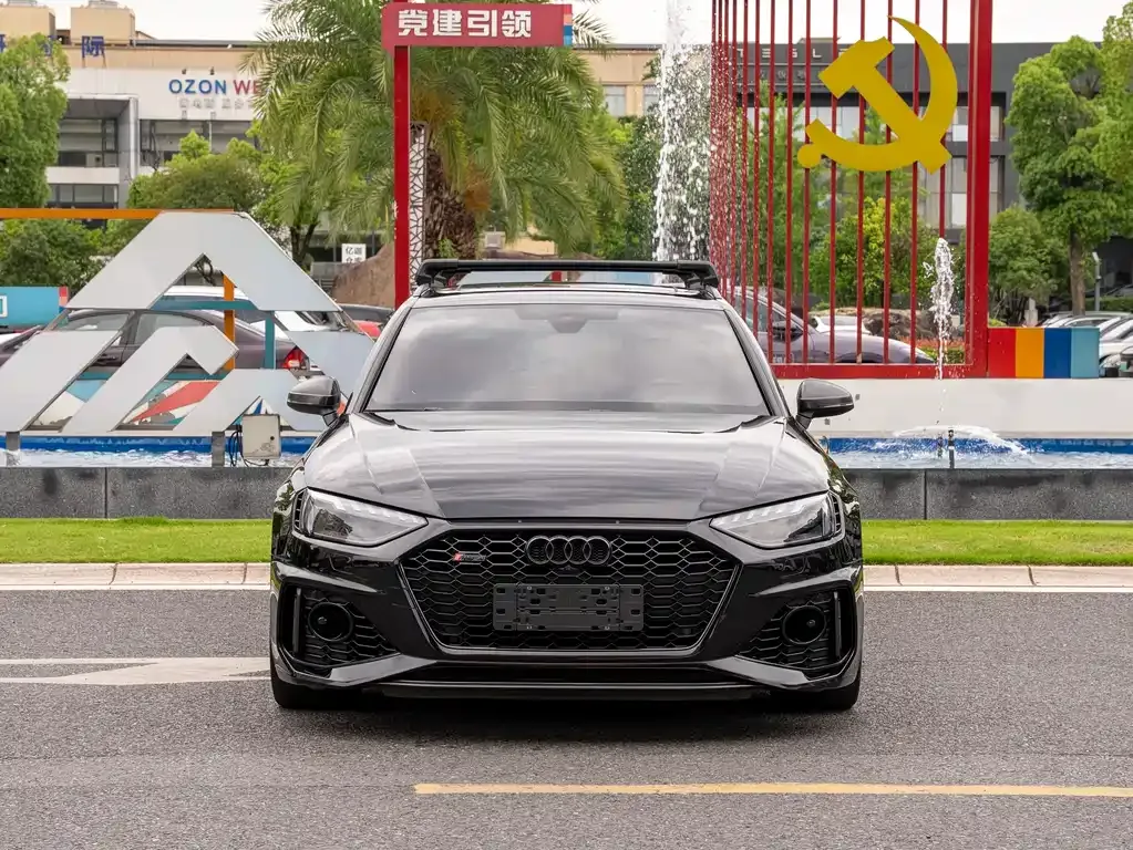 Audi RS 4 2023 из CN, фото 9
