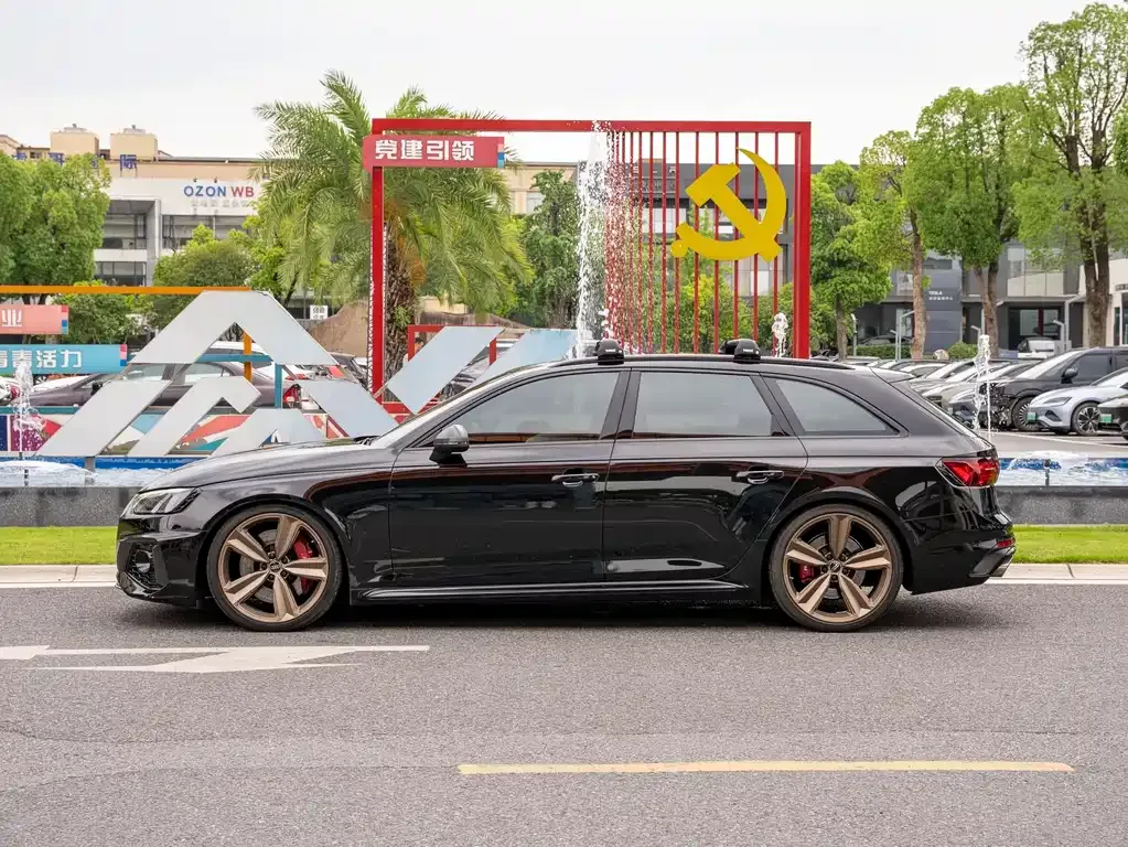 Audi RS 4 2023 из CN, фото 8