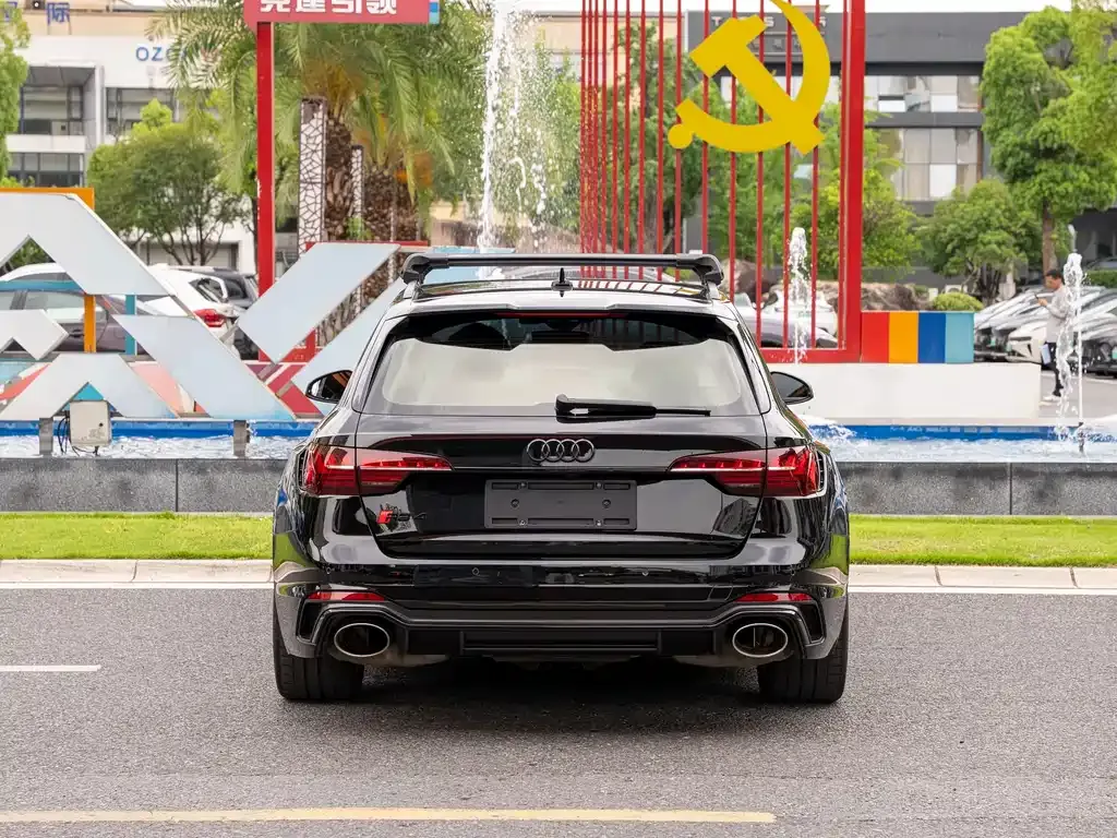Audi RS 4 2023 из CN, фото 2