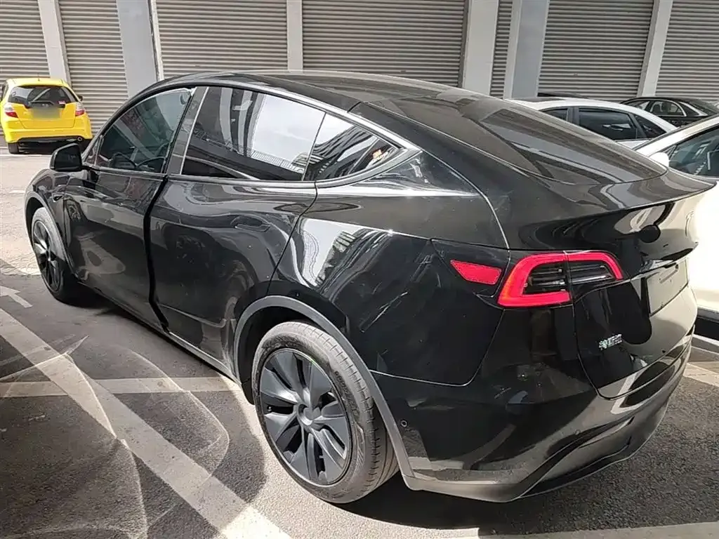 Tesla Model Y — фото 5