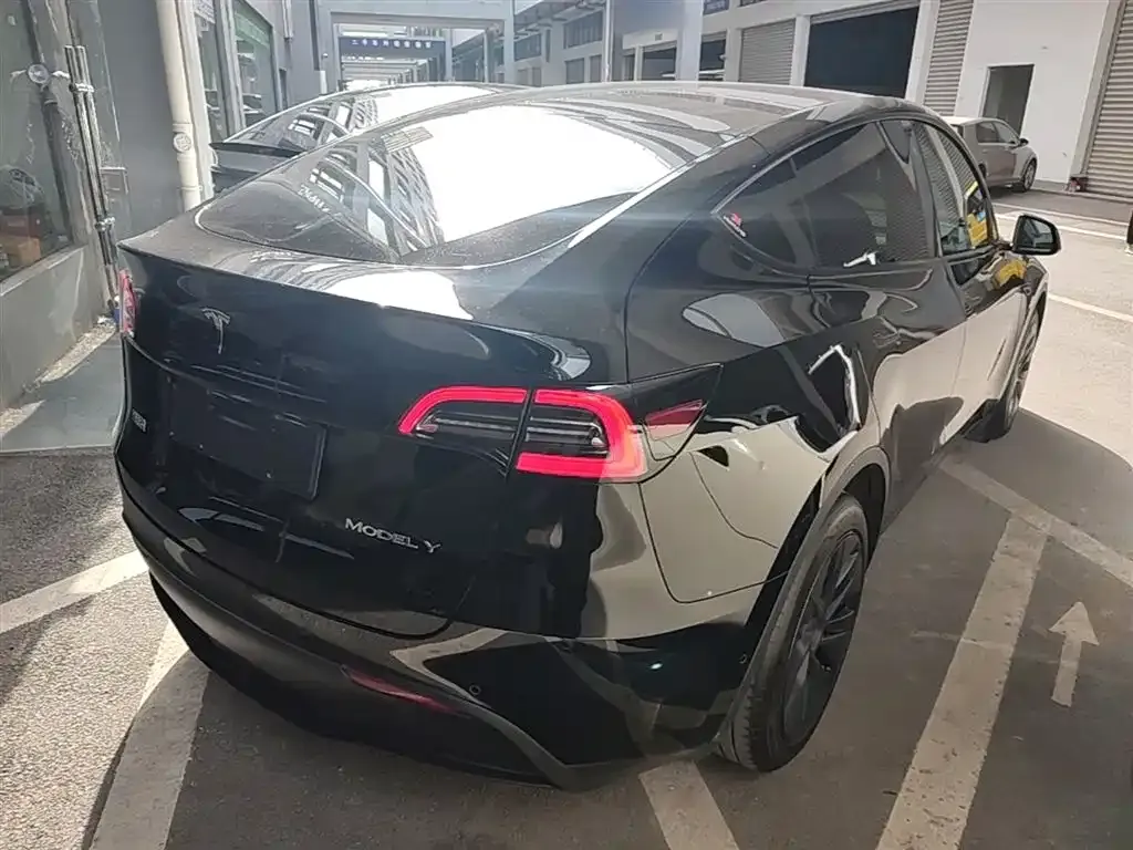 Tesla Model Y — фото 7