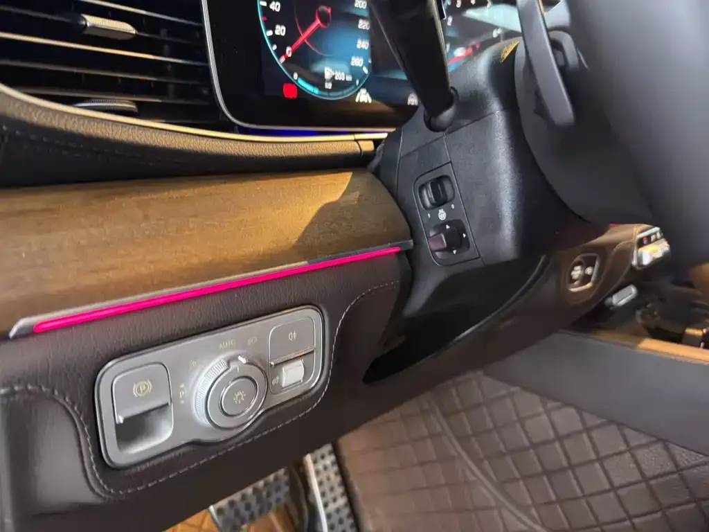 Mercedes-Benz GLS — фото 10
