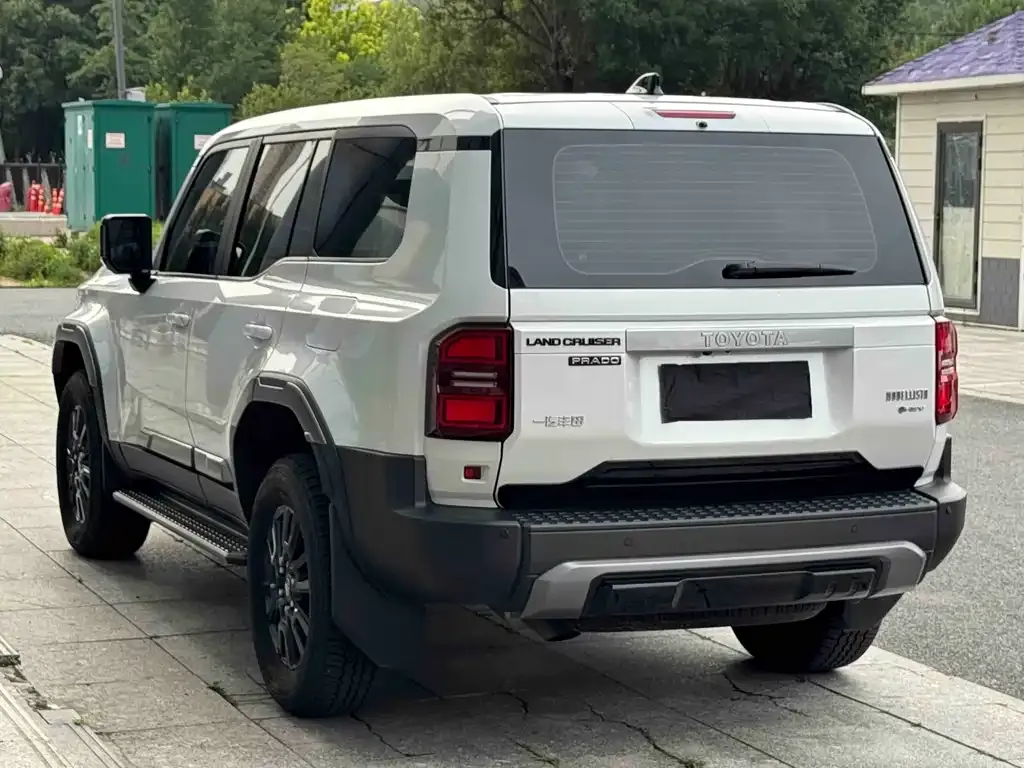 Toyota Prado 2024 из CN, фото 4