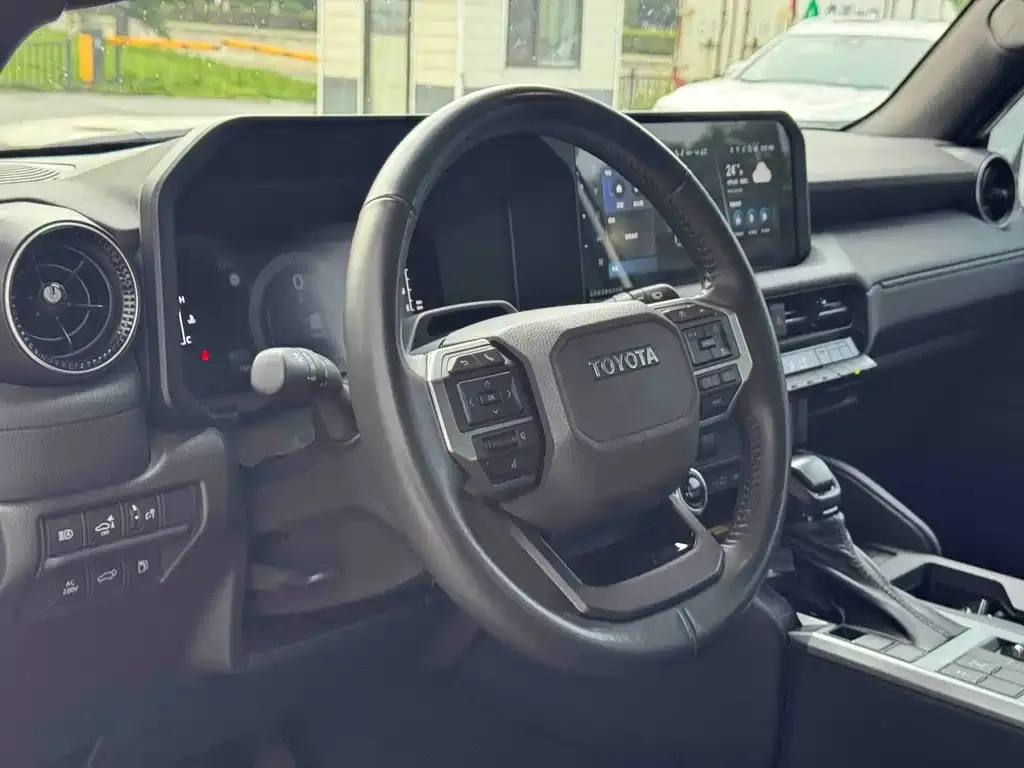 Toyota Prado 2024 из CN, фото 2