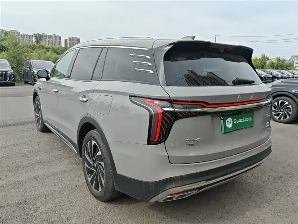 Hongqi HS7 PHEV — фото 9