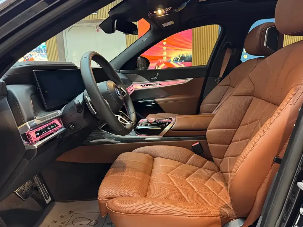 BMW i7 2023 из CN, фото 9
