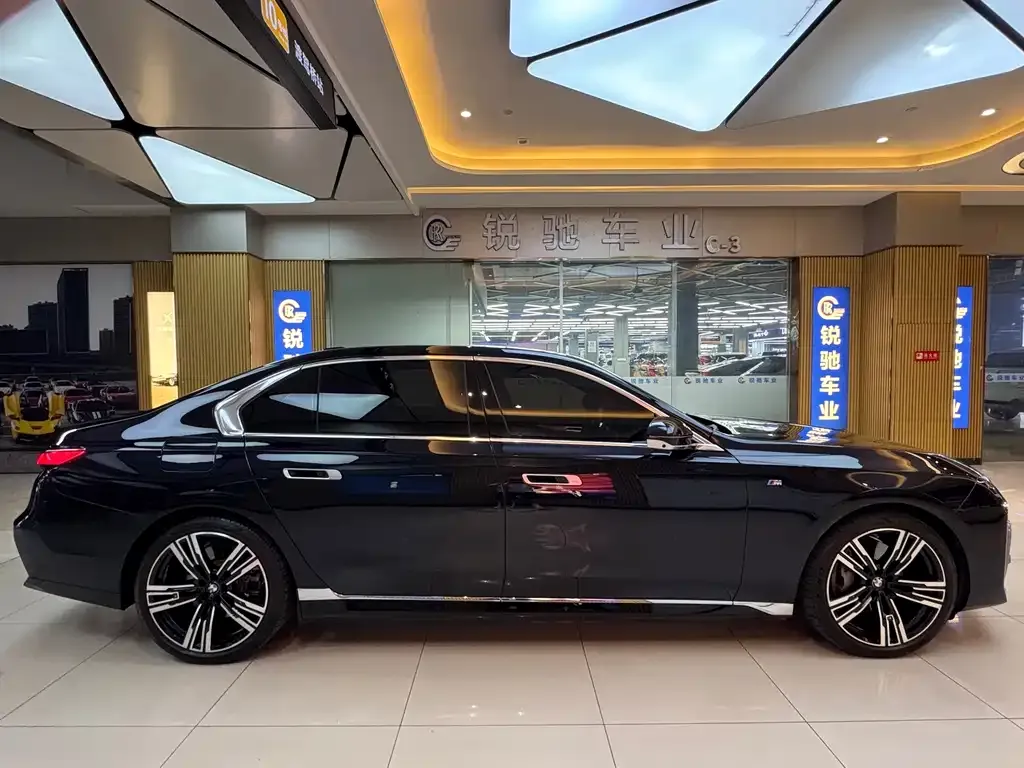 BMW i7 2023 из CN, фото 3