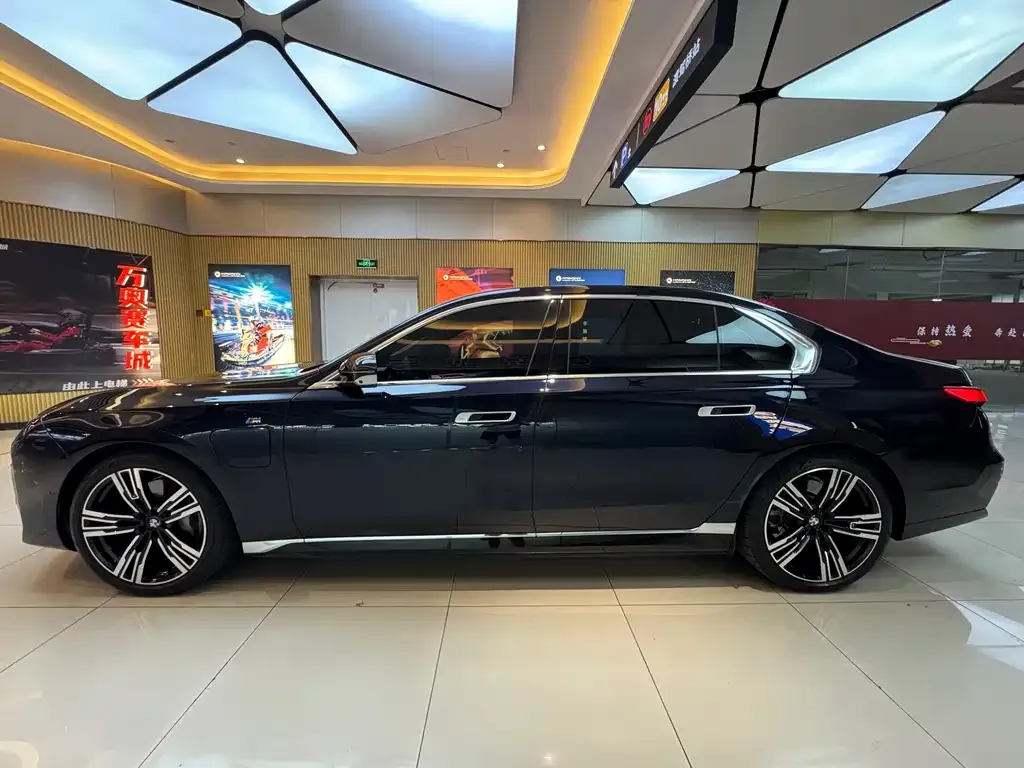BMW i7 2023 из CN, фото 10