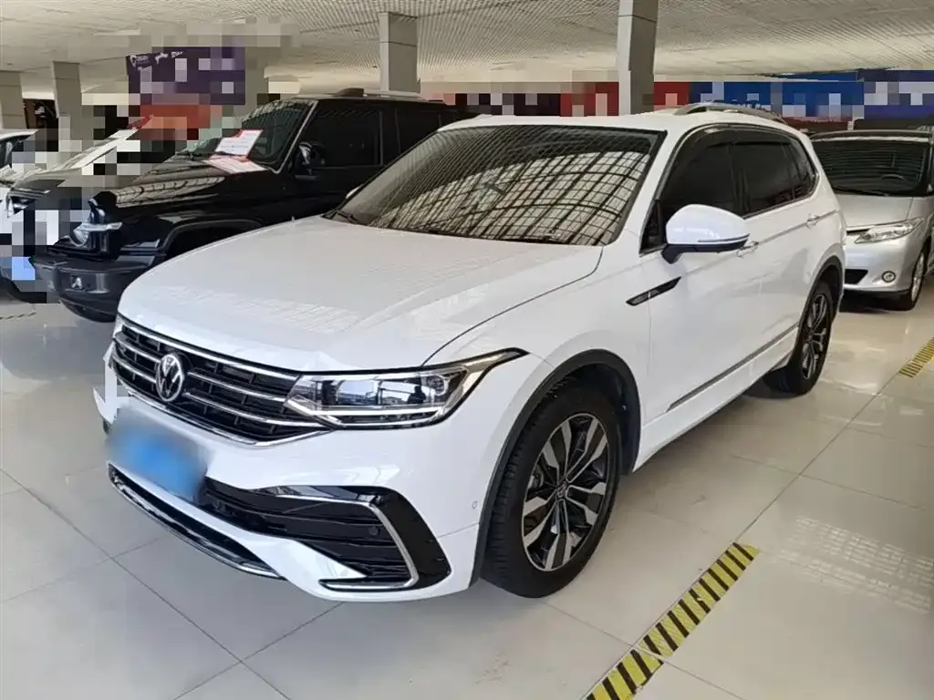 Volkswagen Tiguan L — фото 1