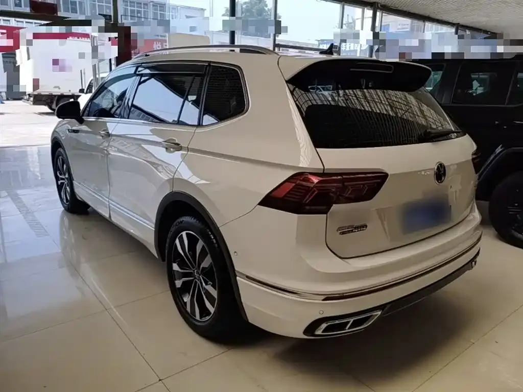 Volkswagen Tiguan L — фото 3